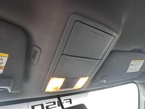 Used 2011 Ford F150 XLT w/ XLT Chrome Pkg image 25