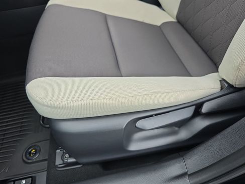Used 2025 Toyota Corolla LE FWD image 27