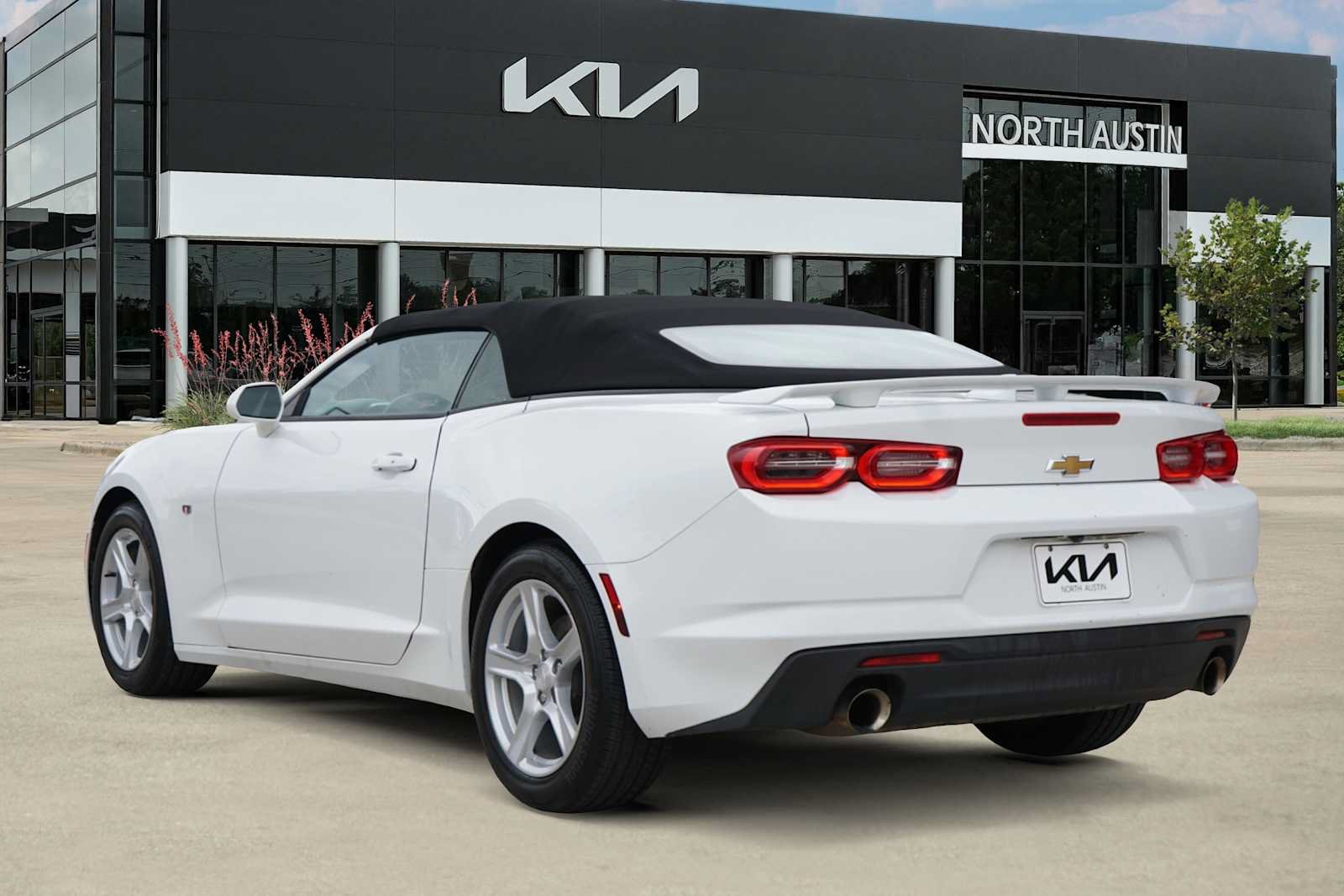 Used 2023 Chevrolet Camaro LT RWD image 4
