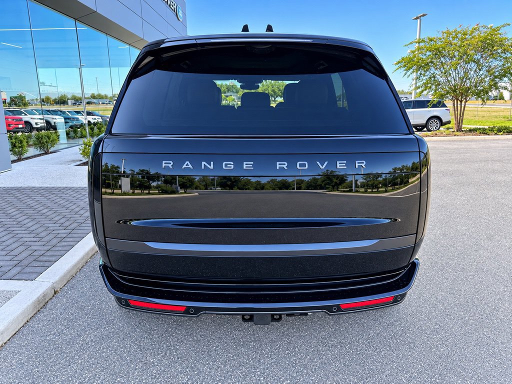 Used 2026 Land Rover Range Rover SE AWD/4WD image 3