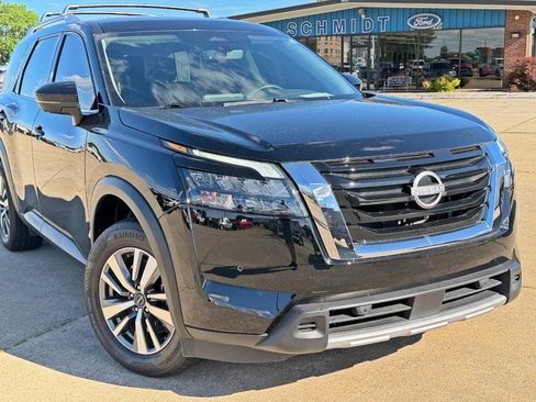 Used 2025 Nissan Pathfinder SL FWD image 8
