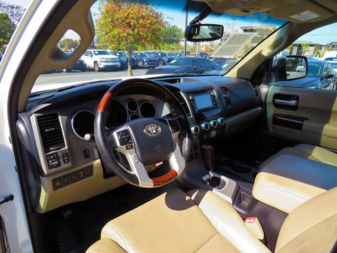 Used 2016 Toyota Sequoia Platinum image 17