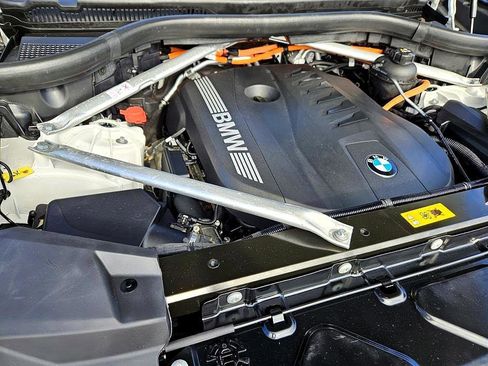 Used 2024 BMW X5 xDrive50e image 17
