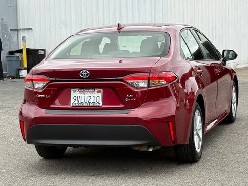 Used 2025 Toyota Corolla LE w/ LE Premium Package FWD image 11