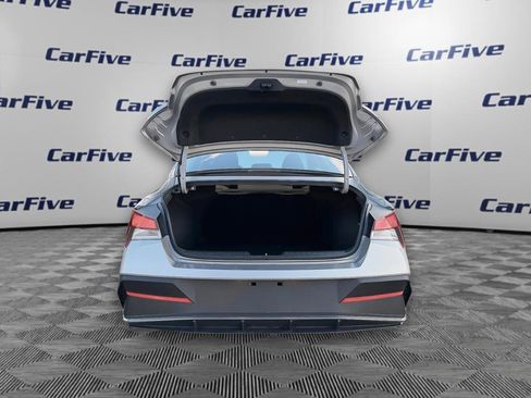 Used 2024 Hyundai Elantra SE image 11