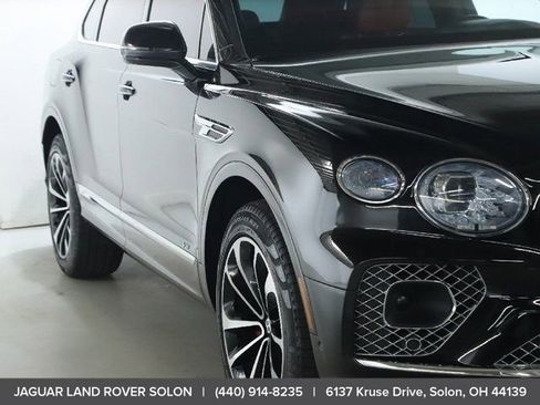 Used 2022 Bentley Bentayga image 12