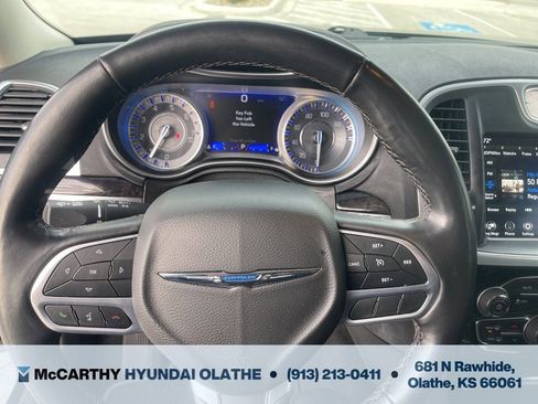 Used 2022 Chrysler 300 Touring L w/ Comfort Group RWD image 6