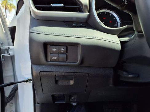 Used 2023 Toyota Highlander XLE FWD image 20