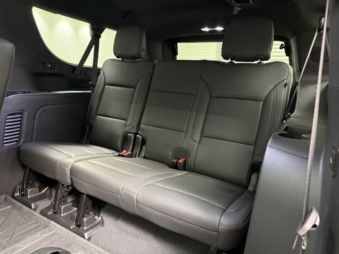 Used 2024 Chevrolet Suburban Z71 w/ Luxury Package image 24