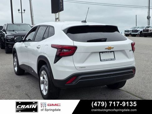 Used 2025 Chevrolet Trax LS w/ LS Convenience Package FWD image 5