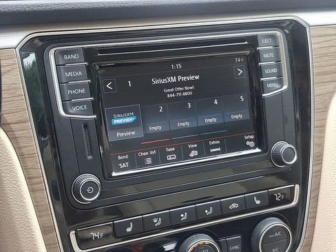 Used 2017 Volkswagen Passat 1.8T SE w/ SE Lighting Package image 16