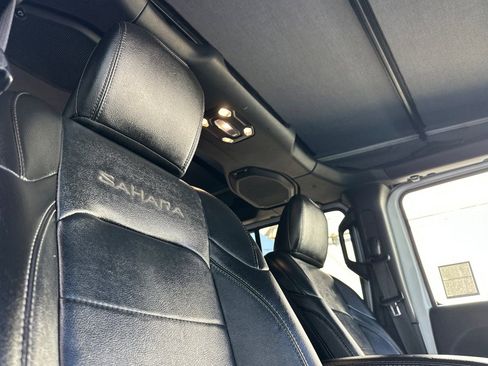 Used 2023 Jeep Wrangler Unlimited Sahara AWD/4WD image 18