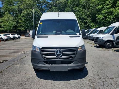 Used 2025 Mercedes-Benz Sprinter 2500 image 2