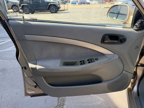 Used 2006 Suzuki Forenza Wagon FWD image 11