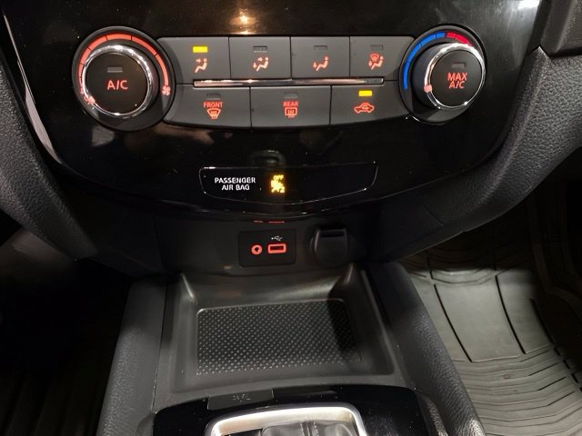 Used 2018 Nissan Rogue SV AWD/4WD image 19