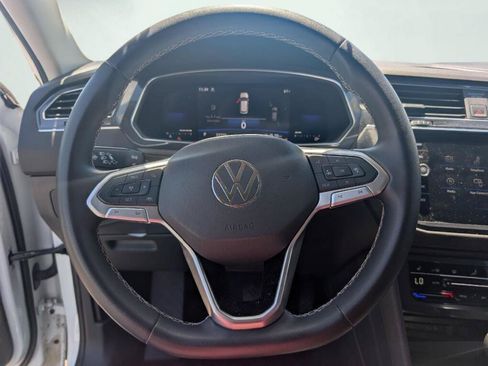 Used 2022 Volkswagen Tiguan SE AWD/4WD image 11