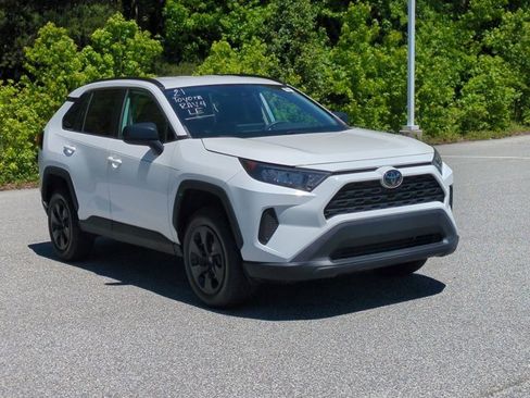 Used 2021 Toyota RAV4 LE FWD image 1