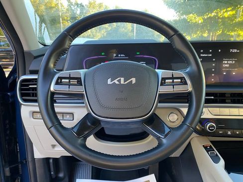 Used 2025 Kia Telluride S FWD image 13