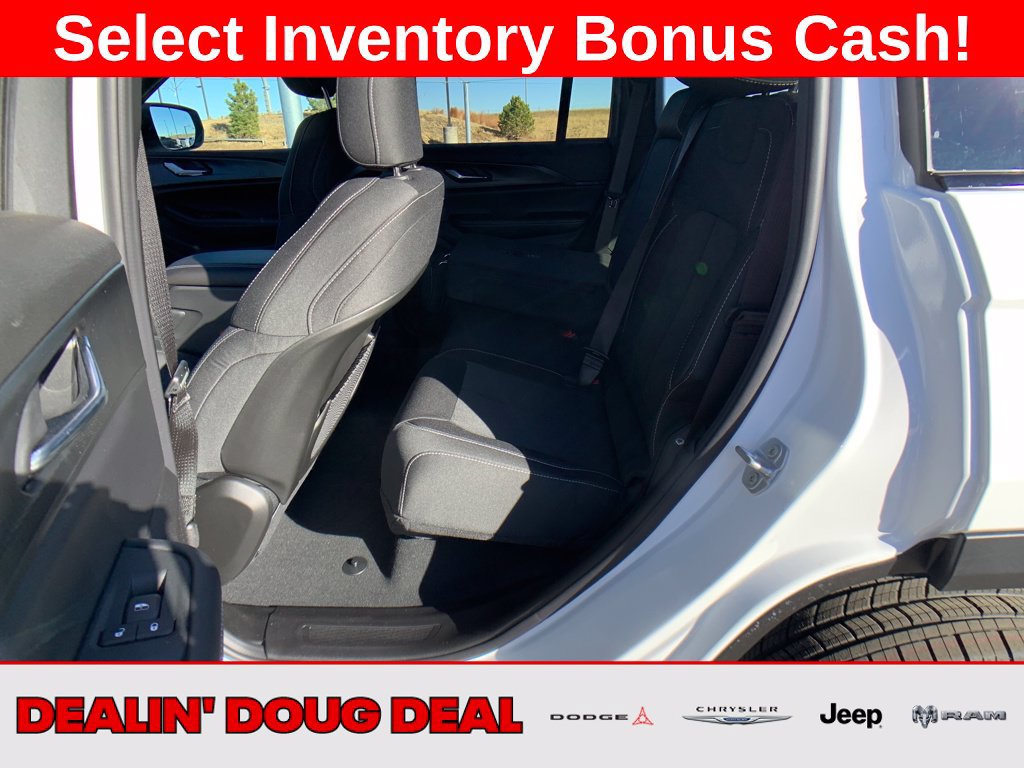 New 2026 Jeep Grand Cherokee Laredo AWD/4WD image 25
