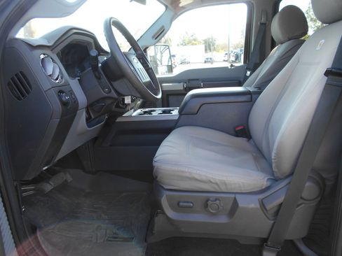 Used 2016 Ford F350 XLT w/ XLT Interior Package image 5