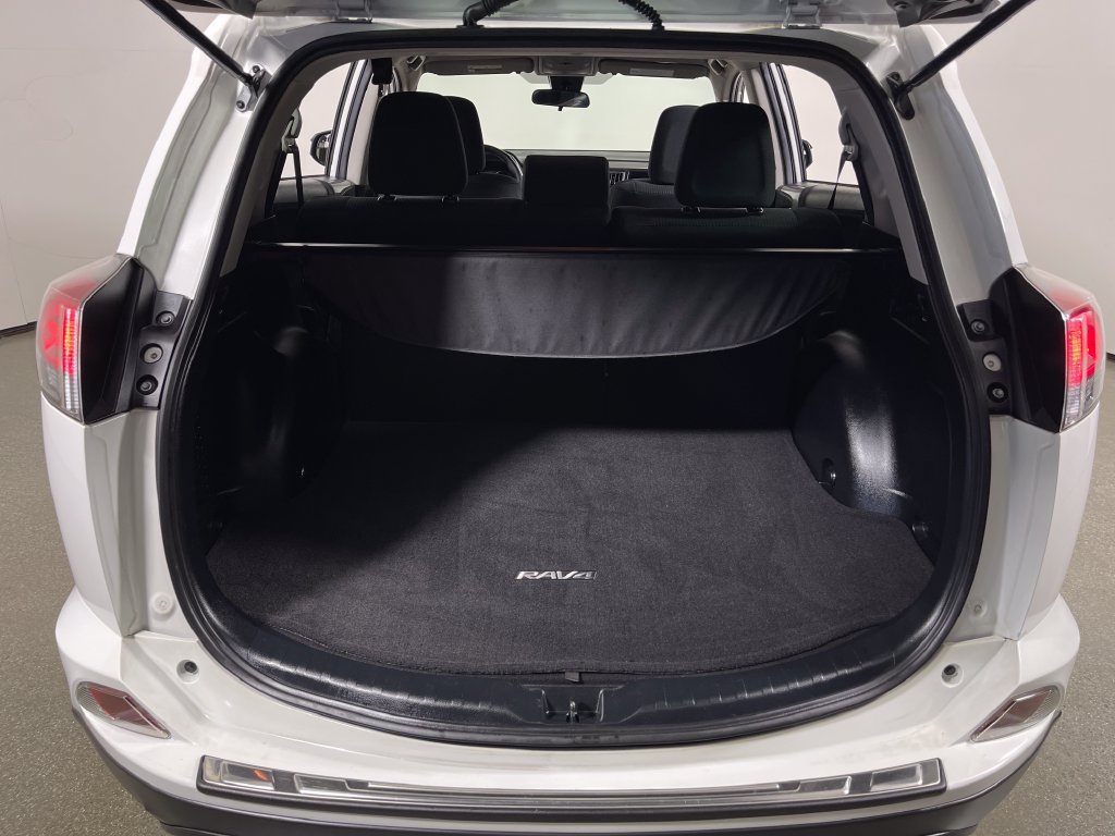 Certified 2018 Toyota RAV4 LE w/ Carpet Mat Package FWD image 10