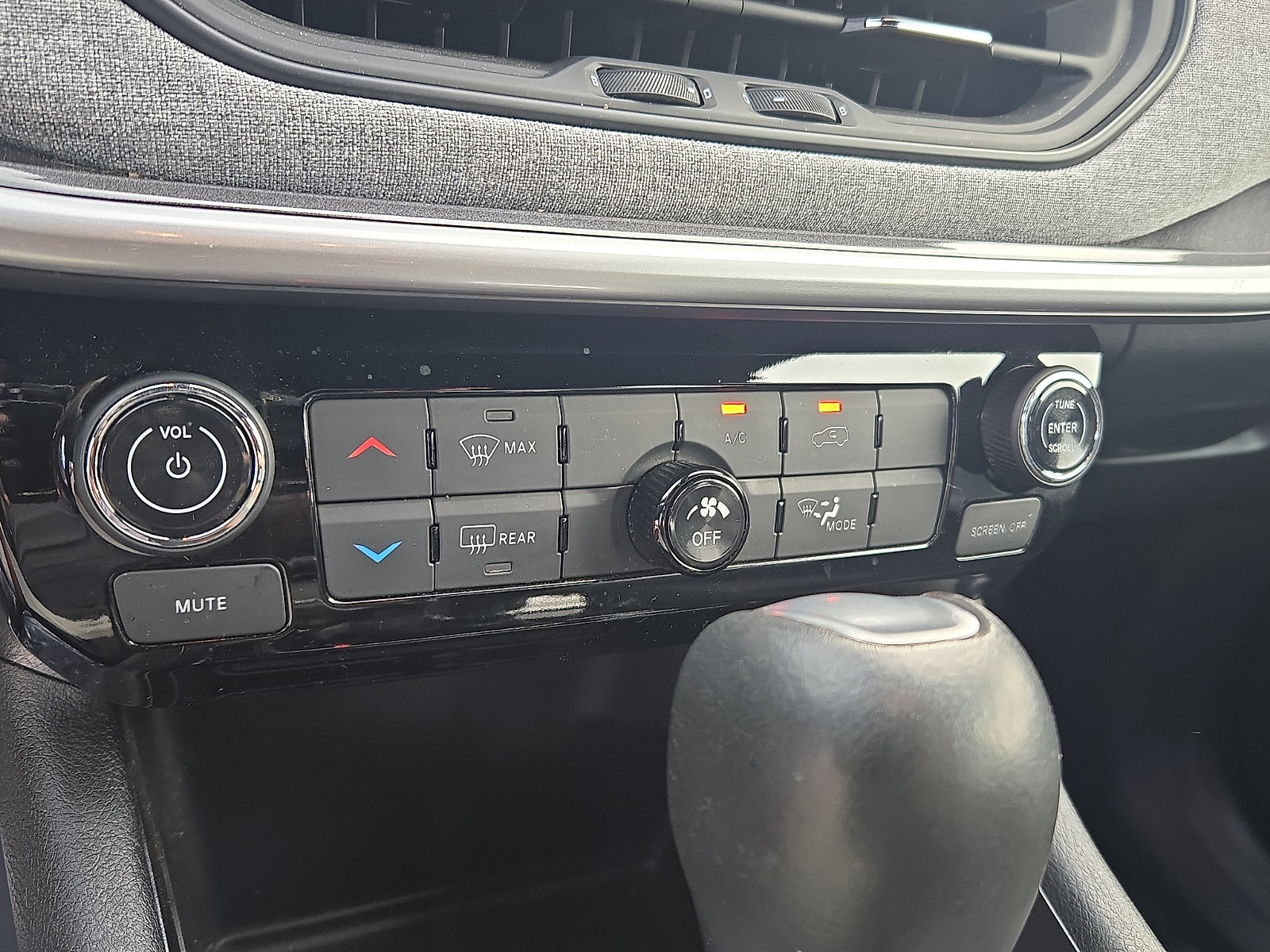 Used 2023 Jeep Compass Latitude AWD/4WD image 15
