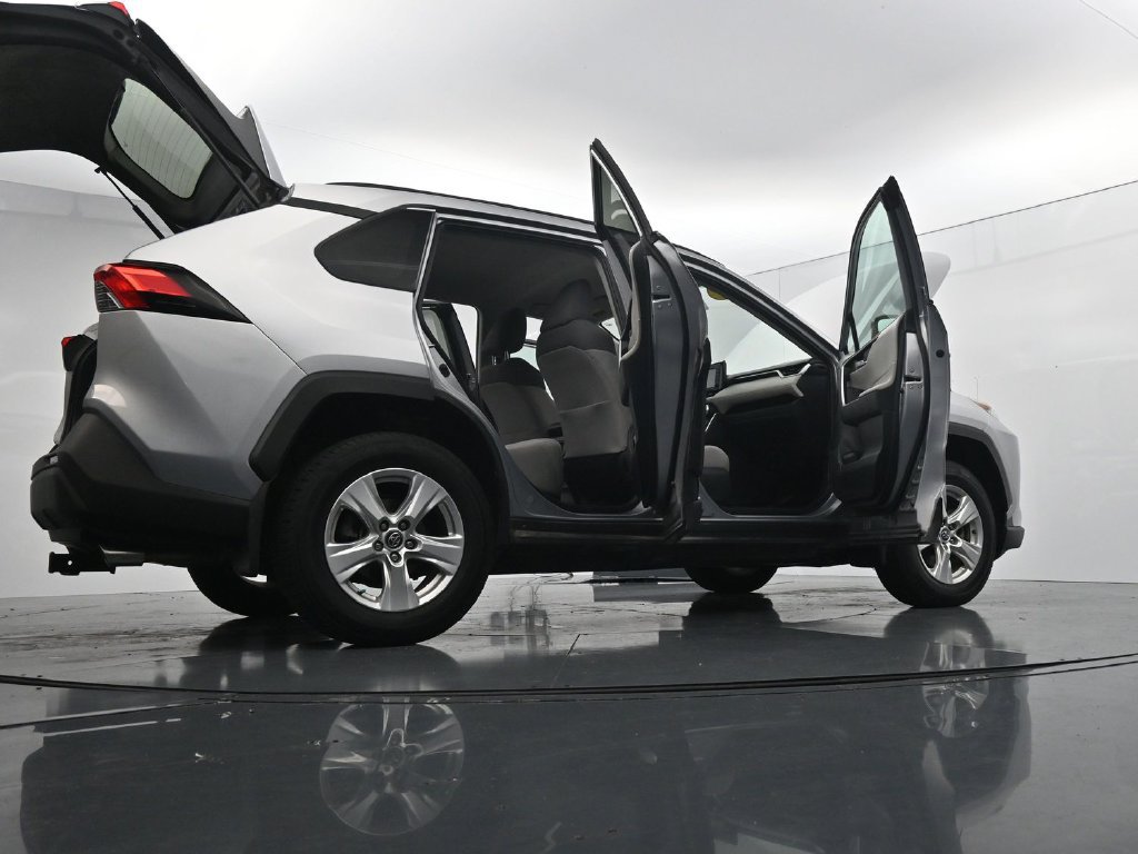 Used 2021 Toyota RAV4 XLE AWD/4WD image 47