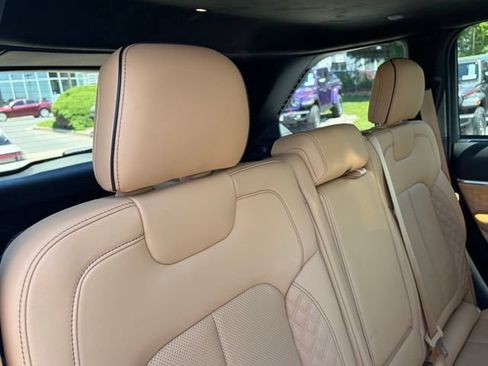 Used 2023 Jeep Grand Cherokee Summit AWD/4WD image 36