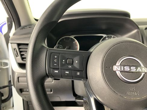 Used 2024 Nissan Rogue S FWD image 17