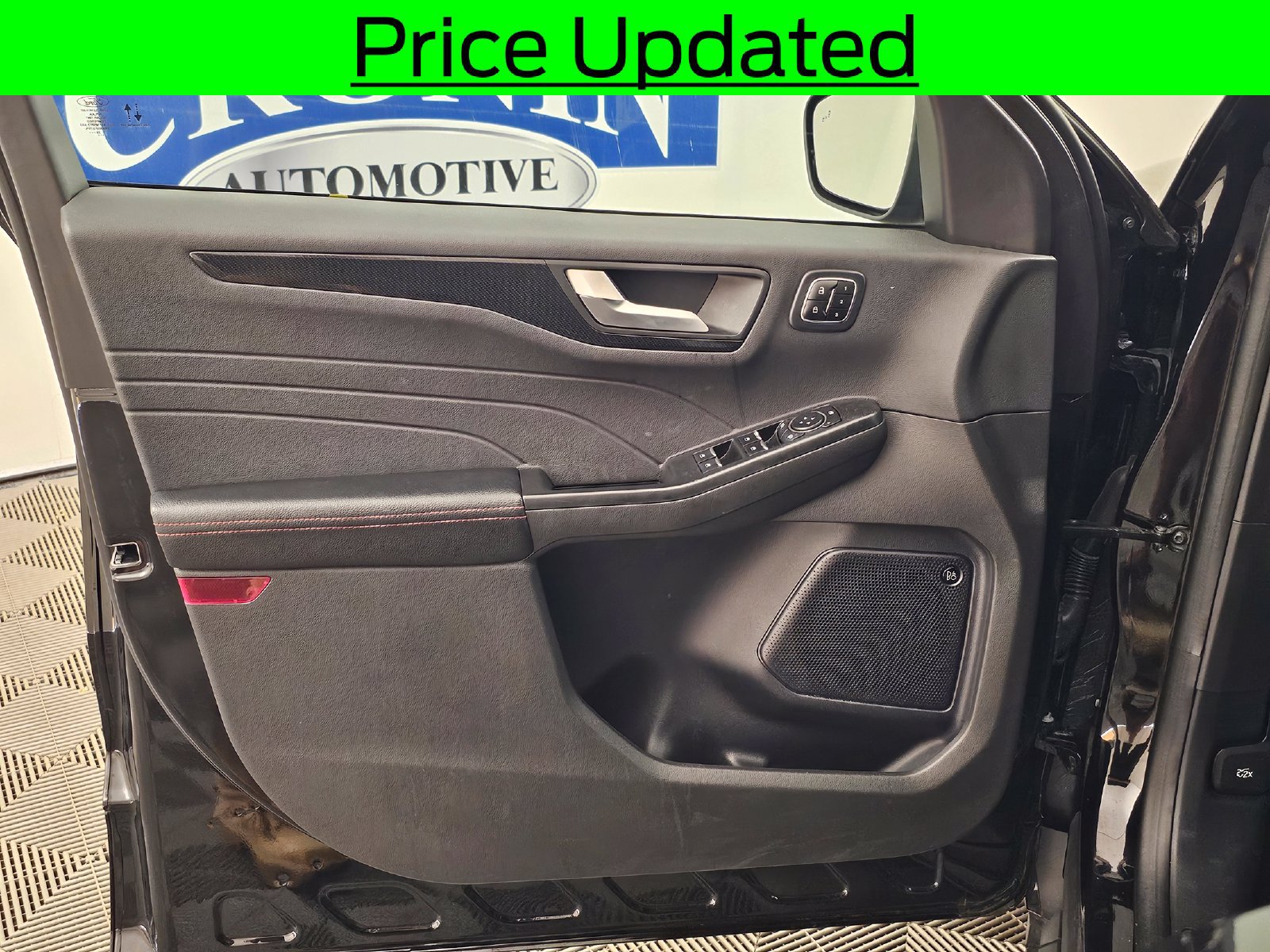 Used 2023 Ford Escape ST-Line Select w/ Tech Pack #2 AWD/4WD image 2