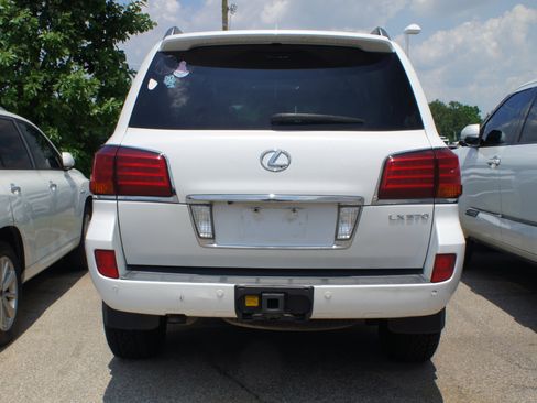 Used 2011 Lexus LX 570 4WD w/ Luxury Pkg image 4
