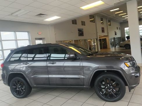 Used 2021 Jeep Grand Cherokee Laredo X AWD/4WD image 11