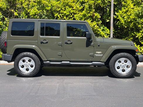 Used 2015 Jeep Wrangler Unlimited Sahara w/ Max Tow Package AWD/4WD image 3