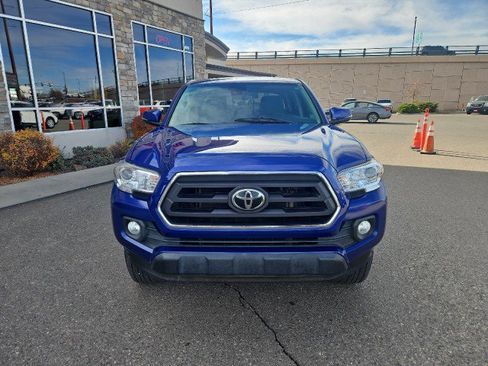 Used 2022 Toyota Tacoma SR5 w/ Technology Package image 7