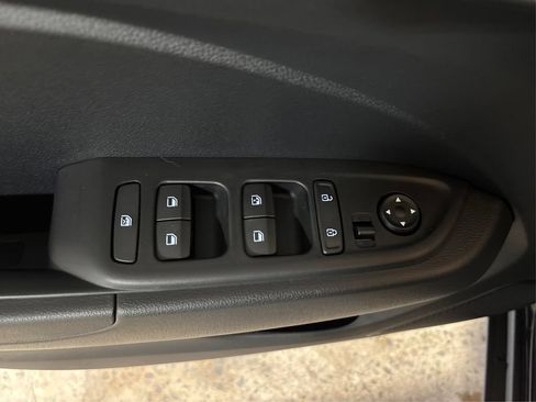Certified 2026 Hyundai Venue SEL FWD image 35