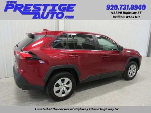 Used 2023 Toyota RAV4 LE AWD/4WD image 4
