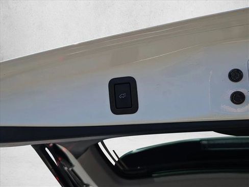Used 2018 Toyota Highlander SE w/ Carpet Mat Package (TMS) AWD/4WD image 7
