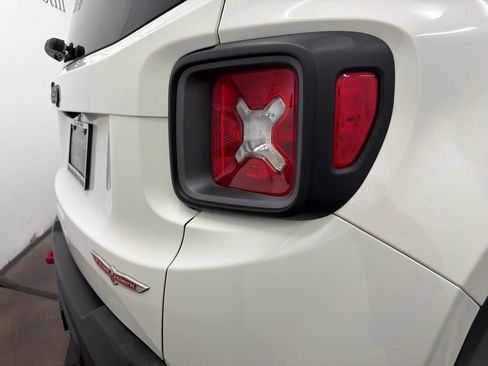 Used 2018 Jeep Renegade Trailhawk AWD/4WD image 30
