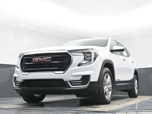 Used 2022 GMC Terrain SLE w/ LPO, Floor Liner Package image 37