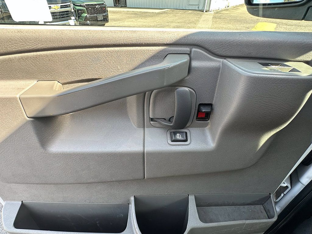 Used 2019 GMC Savana 2500 w/ Driver Convenience Package RWD image 18
