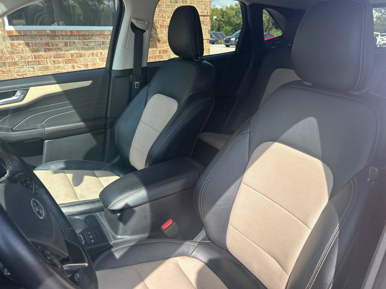 Used 2021 Ford Escape Titanium w/ Titanium Elite Package FWD image 21