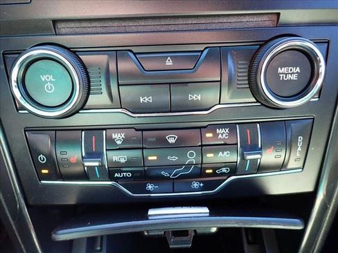 Used 2016 Ford Explorer XLT w/ Equipment Group 202A AWD/4WD image 20