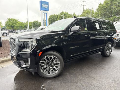 Used 2024 GMC Yukon XL Denali Ultimate AWD/4WD image 5