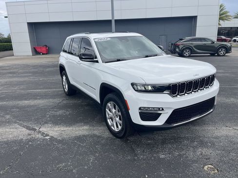Used 2022 Jeep Grand Cherokee Limited w/ Luxury Tech Group II image 12