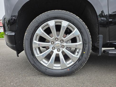 Used 2020 Chevrolet Silverado 1500 High Country w/ Technology Package AWD/4WD image 11