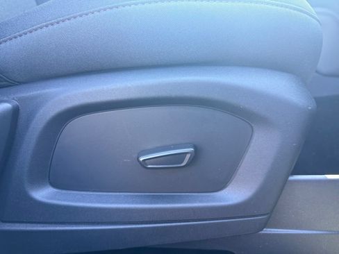 Used 2025 Ford Explorer Active AWD/4WD image 36