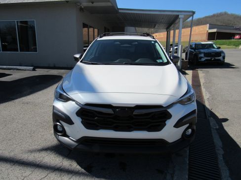 Used 2024 Subaru Crosstrek 2.5i Limited w/ Crosstrek Mirror Package image 3