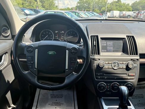 Used 2014 Land Rover LR2 HSE image 28