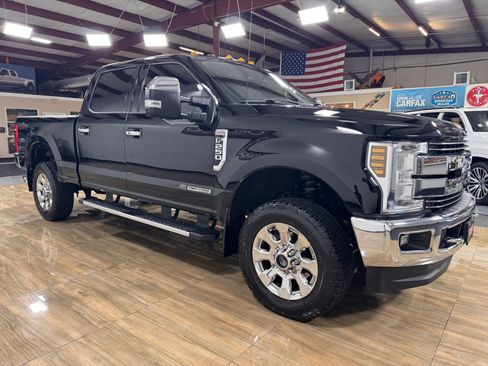 Used 2018 Ford F250 Lariat w/ Lariat Ultimate Package image 3