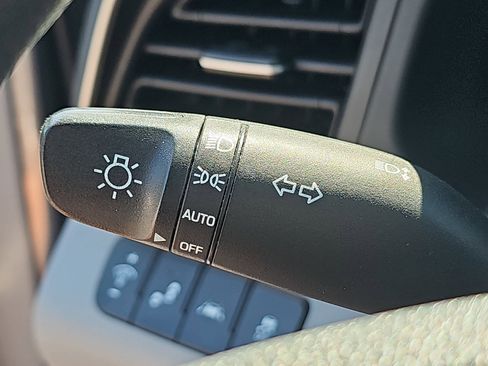 Used 2019 Hyundai Elantra SEL FWD image 31